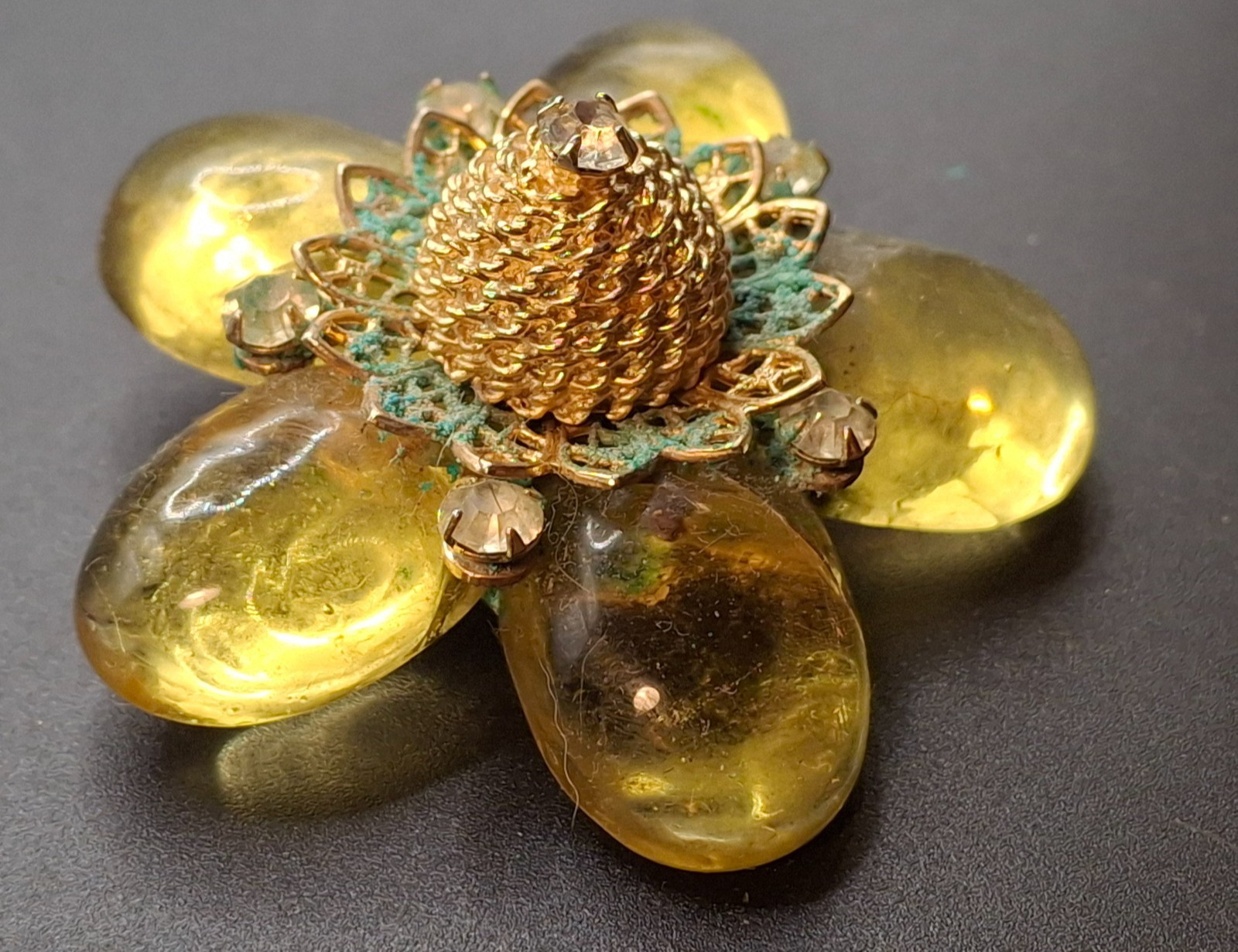 Coro Vintage Mid Century Lucite Daisy Flower Brooch Pin Clear Acrylic Jewelry
