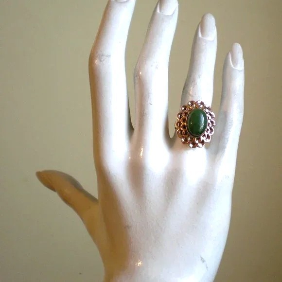 Vintage Solid 18K Rose Pink Gold Green Nephrite Jade Solitaire Cocktail Ring