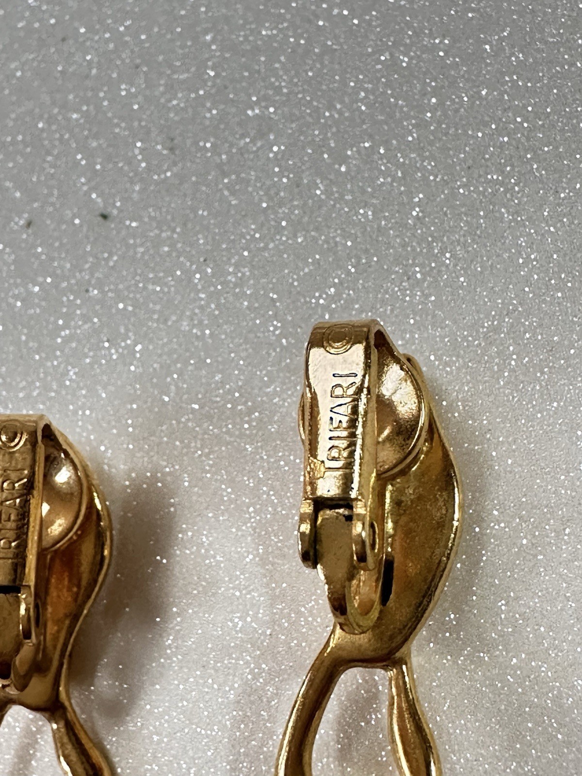 Crown TRIFARI Vintage Shiny Gold Tone Double Open Link Drop Dangle Earrings