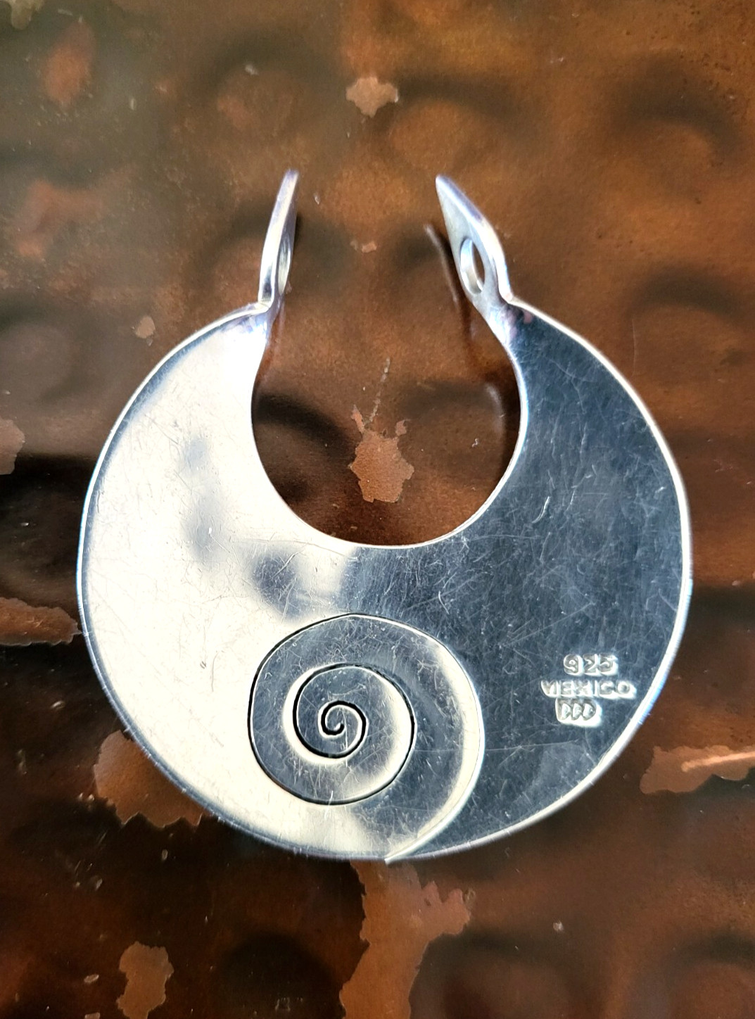 NWOT Dominique Dinouart DDD Sterling Silver Modernist Round Pendant Swirl Design