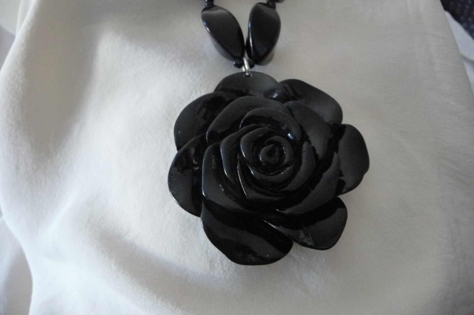 #810A NECKLACE 15″L BY GWEN BLACK BEADS w LARGE 2 3/4″ R BLACK FLOWER PENDANT