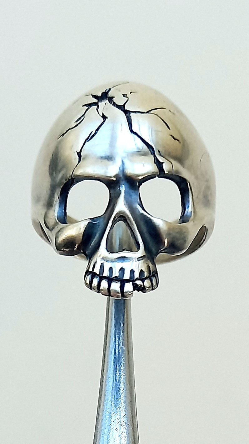 №98 Custom Handcrafted SILVER Ring Biker Scull Ring Size 9 ( 7.98 gr)