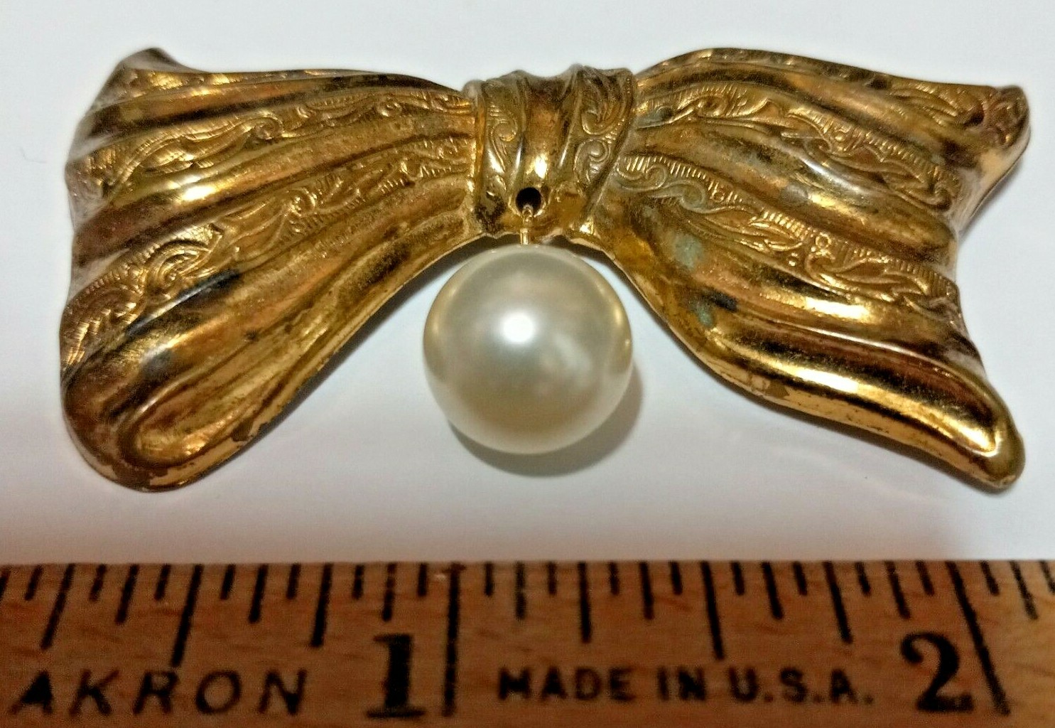 ANTIQUE BOW BROOCH SAFETY PIN CLASP GOLD IN COLOR WITH FAUX PEARL DANGLE VINTAGE