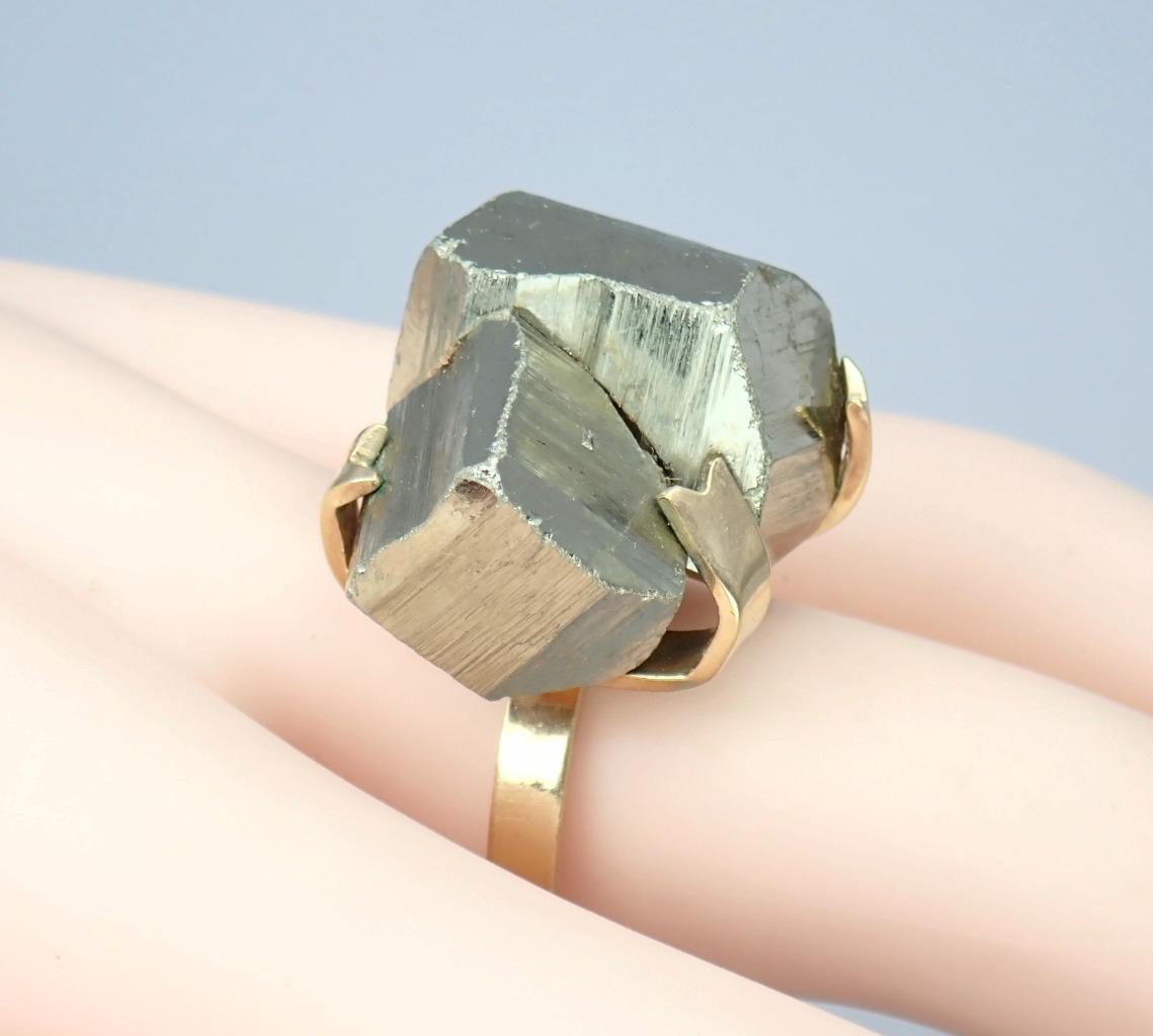 Amazing Vintage 1970s Brutalist Modernist 9K Gold Pyrite Cocktail Ring 1971 7.25