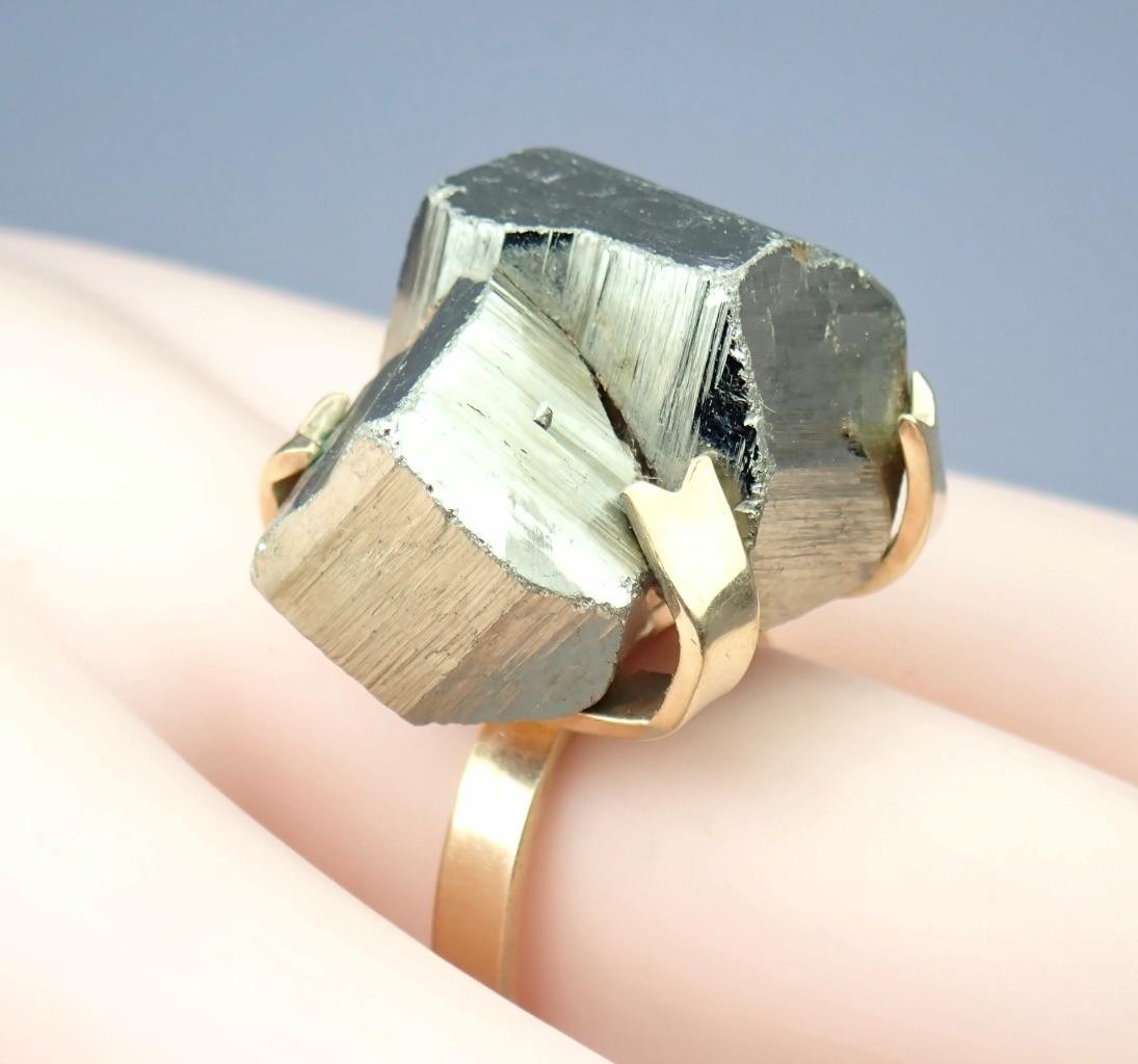 Amazing Vintage 1970s Brutalist Modernist 9K Gold Pyrite Cocktail Ring 1971 7.25