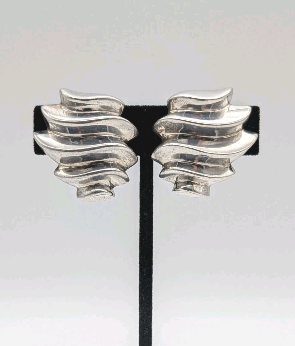 Vintage Modernist Bayanihan Sterling Silver Ribbed Wave Clip On Earrings 1¼”