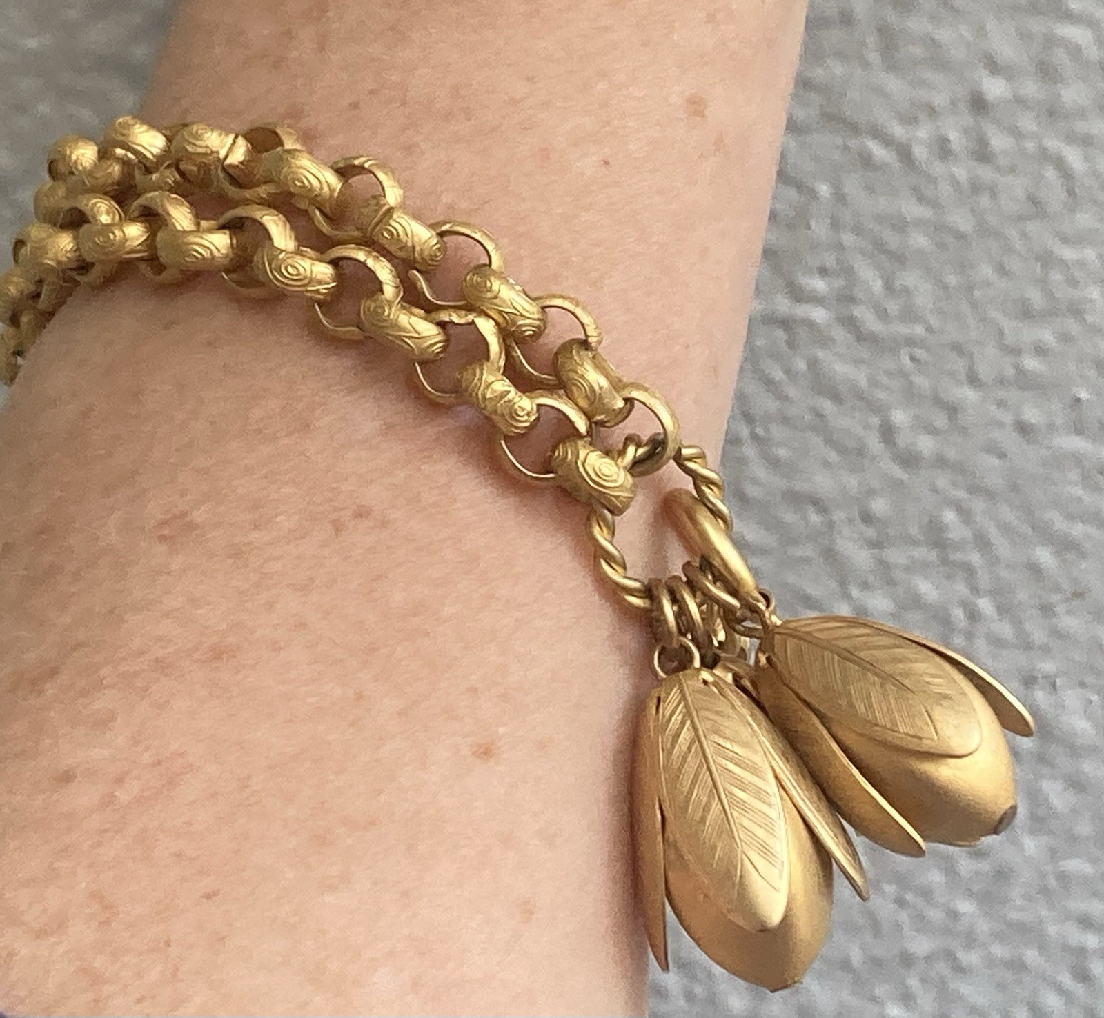Vintage Bracelet matte gold tone Flower Pod charm Textured Links 7.5″