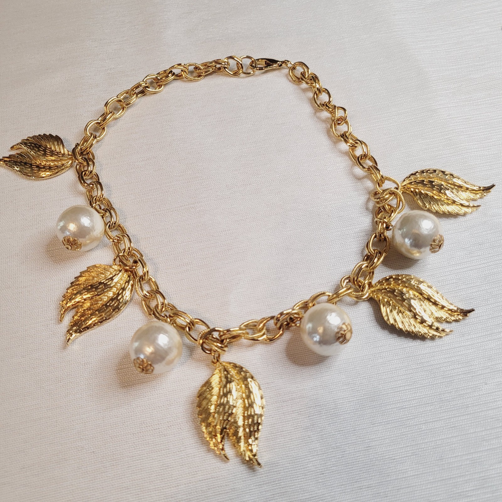 Gold Tone Double Link Rolo Necklace Textured Leaves Simulated Pearls 19 ” EUC