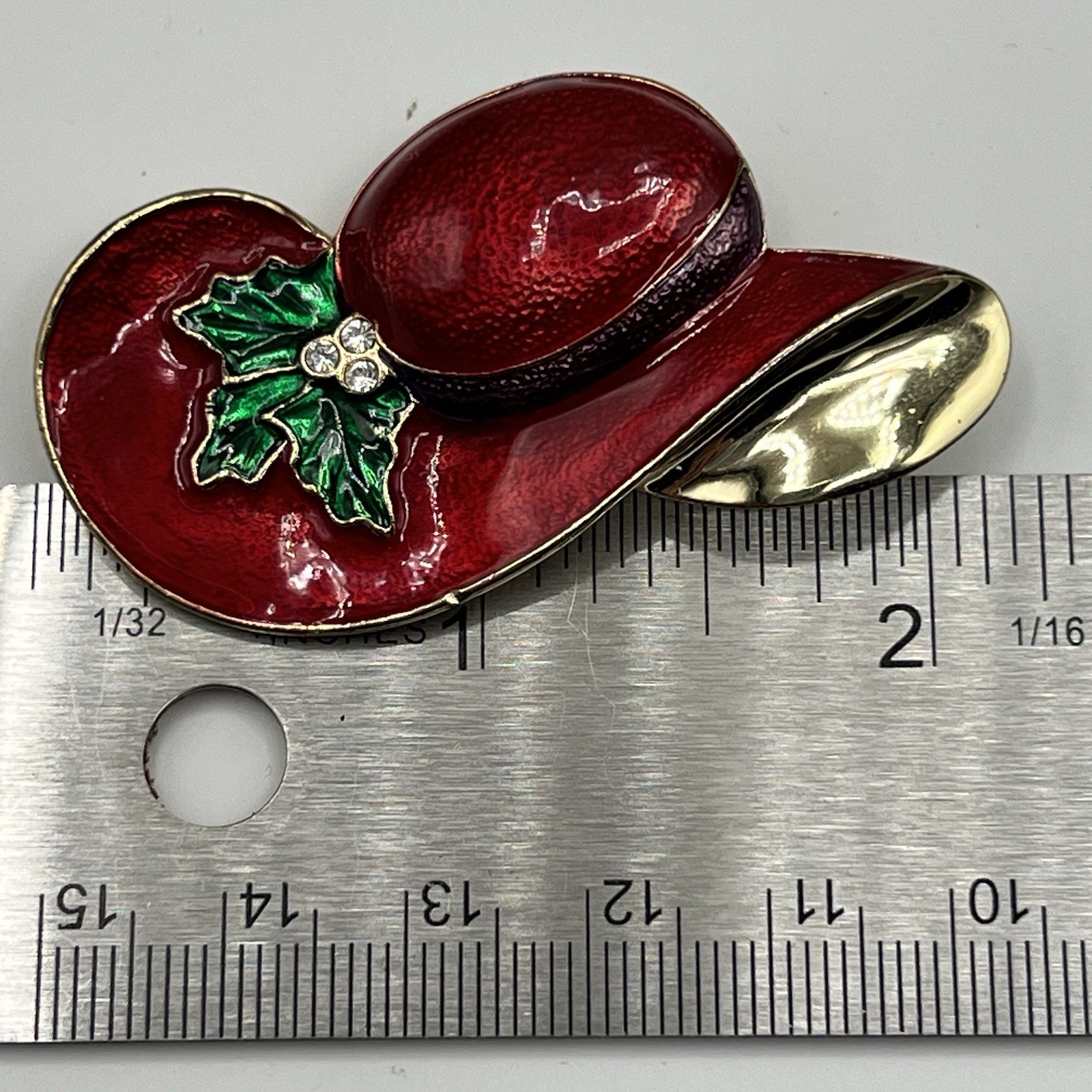 Vintage Red Hat Brooch Enamel Holly Rhinestone Gold Tone Festive Pin Y2K 1990’s