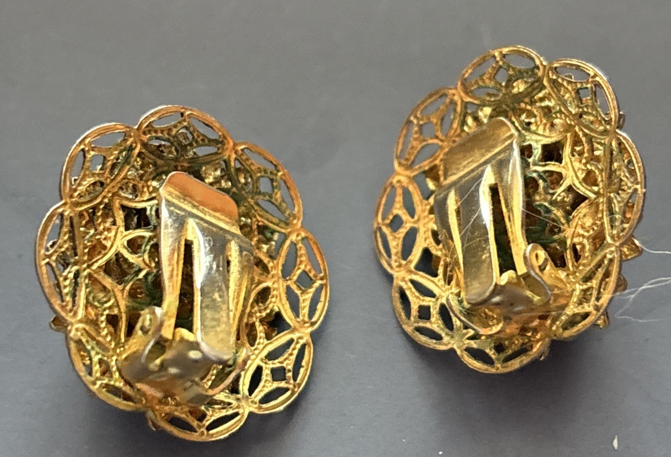 Vintage Brown Cabochon with Gold Tone Clip On Earrings