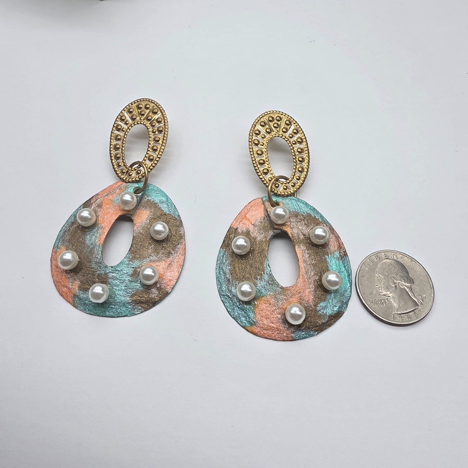 Peach Brown Blue Painted Paper Mache Gold Tone Dangle Pierced Earrings Vintage