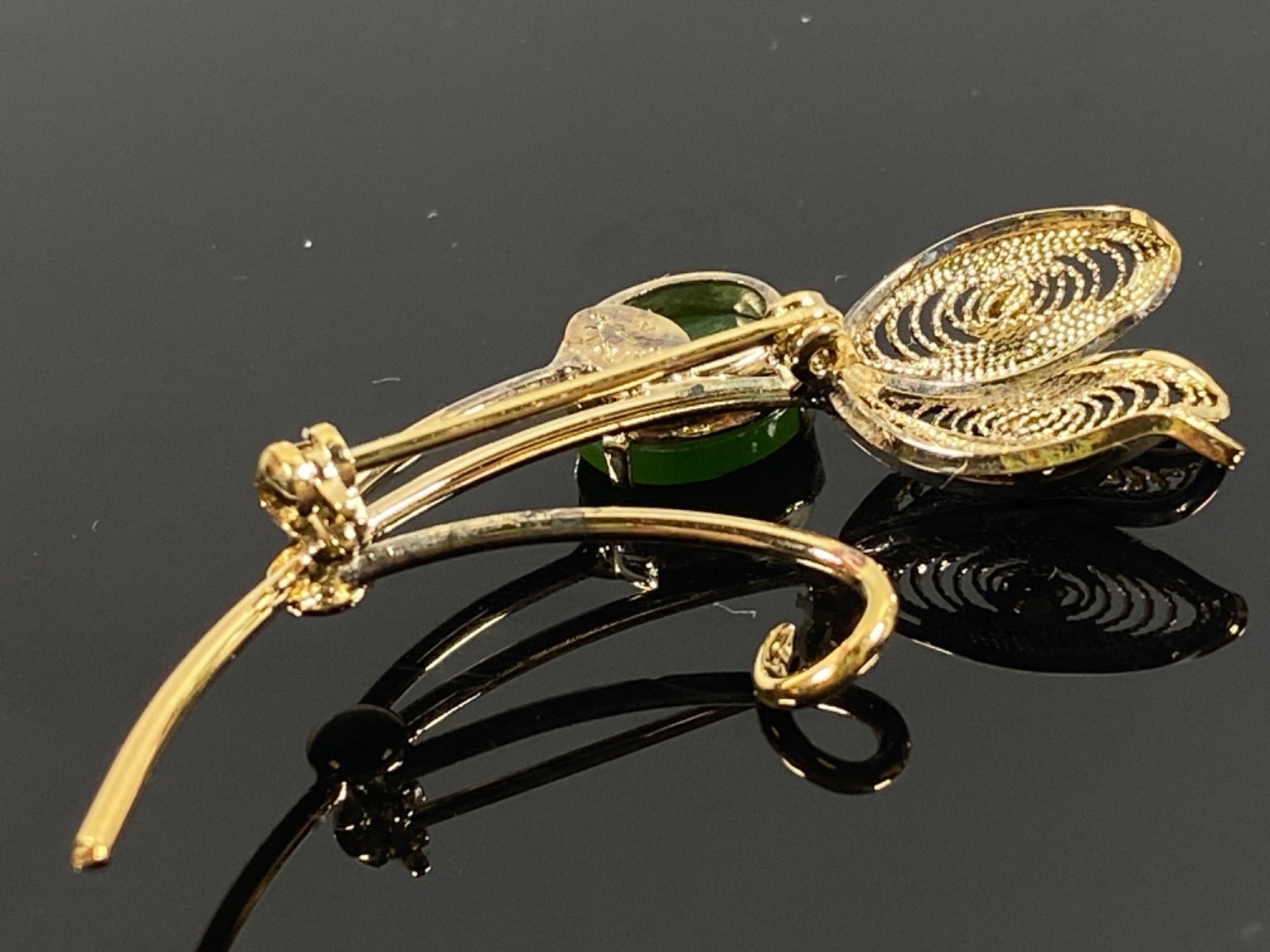 STERLING SILVER GOLD WASH Nephrite Jade Flower Pin Brooch “W” Mark 3.8g