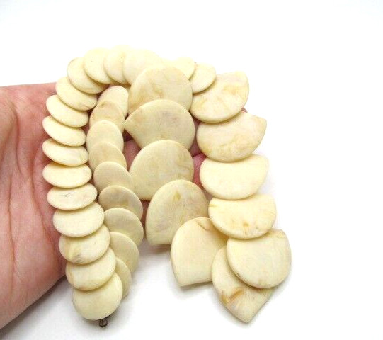 Vintage Beige Faux Marbled Stone Round Tear Flat Bead 17.5mm Necklace 18.5 In