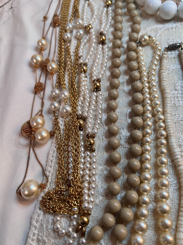 Vintage lot of White and off-white necklaces 20 pieces total gorgeous lot