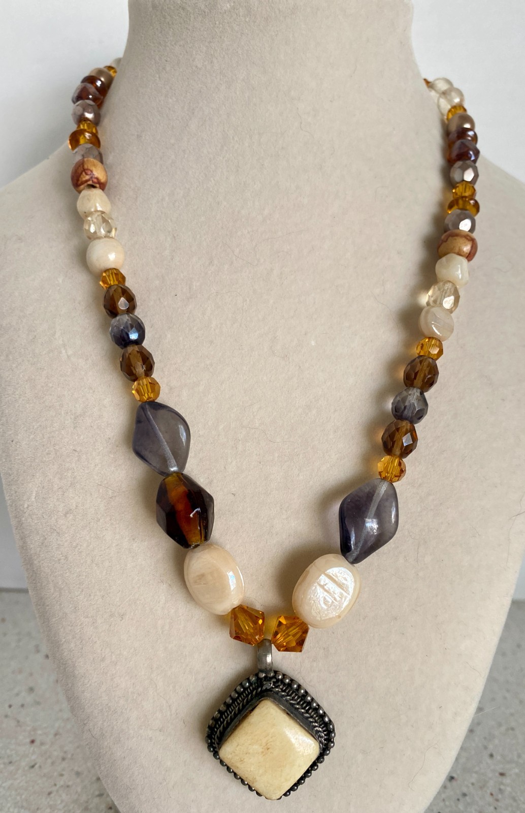 Vintage Necklace Glass Mother of Pearl Shell Beaded Silver Tone Stone Pendant