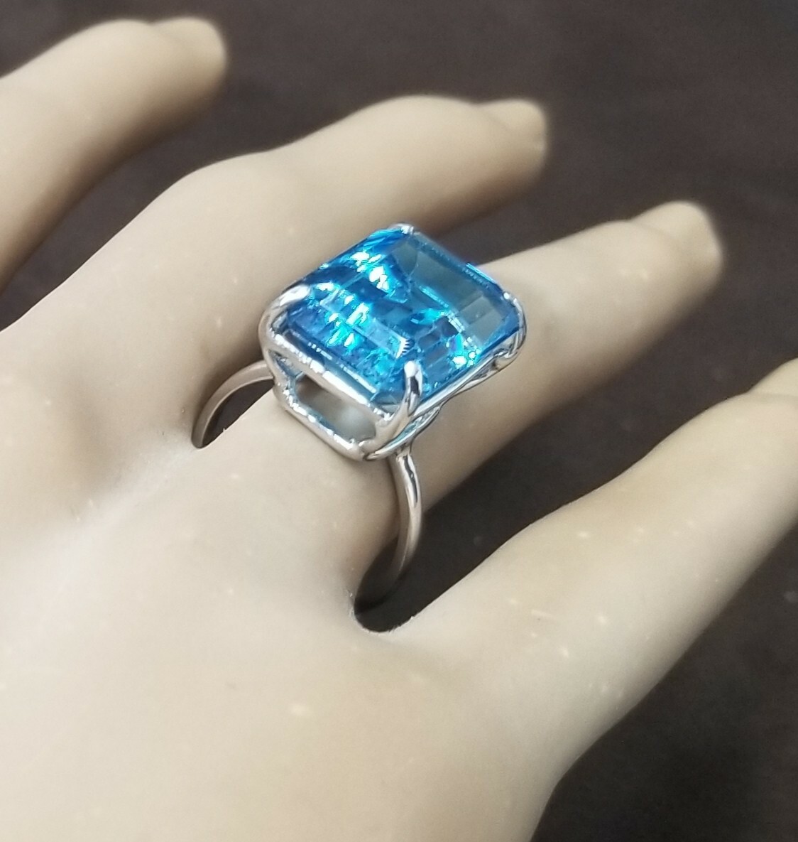 Vintage 14K White Gold Engagement Ring 14.57CT. Blue Topaz Rectangular Shape