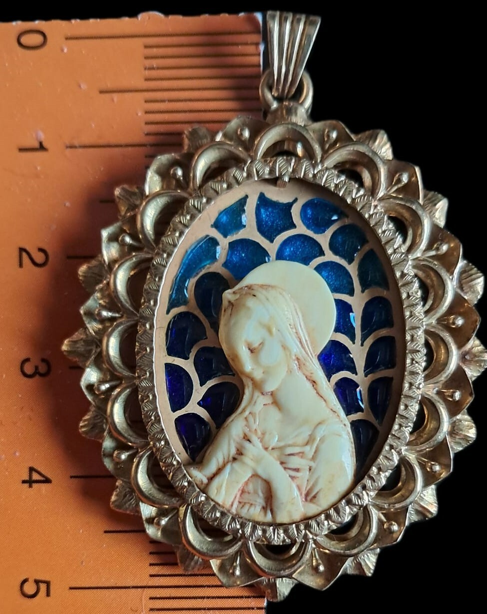 Fine Antique Art Nouveau 18K Gold Plique a Jour Virgin Mary Pendant Ca 1900