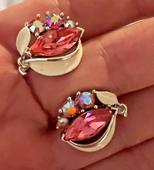 Vintage 1950 Lisner? Pink Rhinestone and White Enamel Parure. Stunning