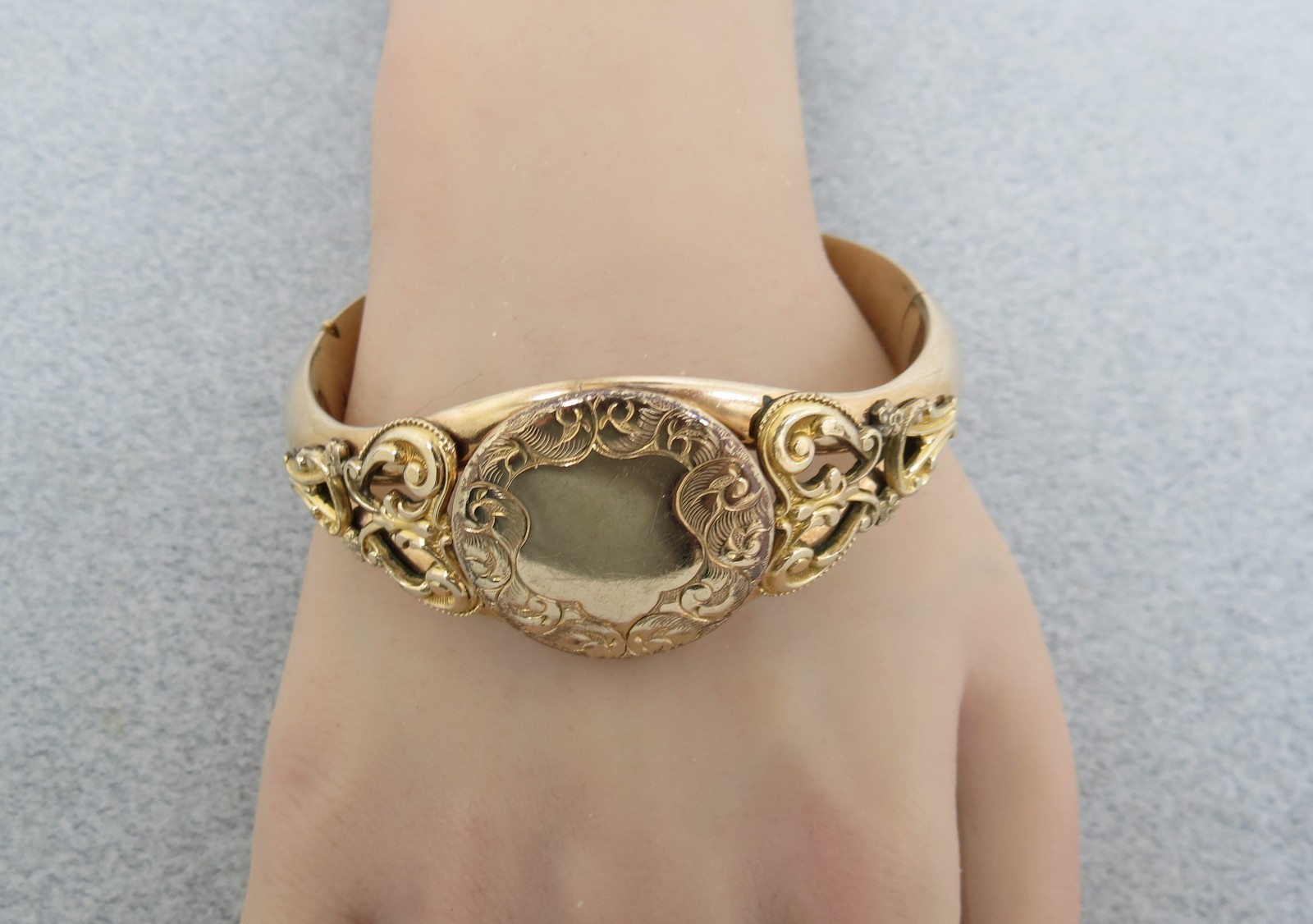 Victorian Gold Filled Bangle Bracelet 43 Grams AC Co Hinged 7.75″ Photo Locket
