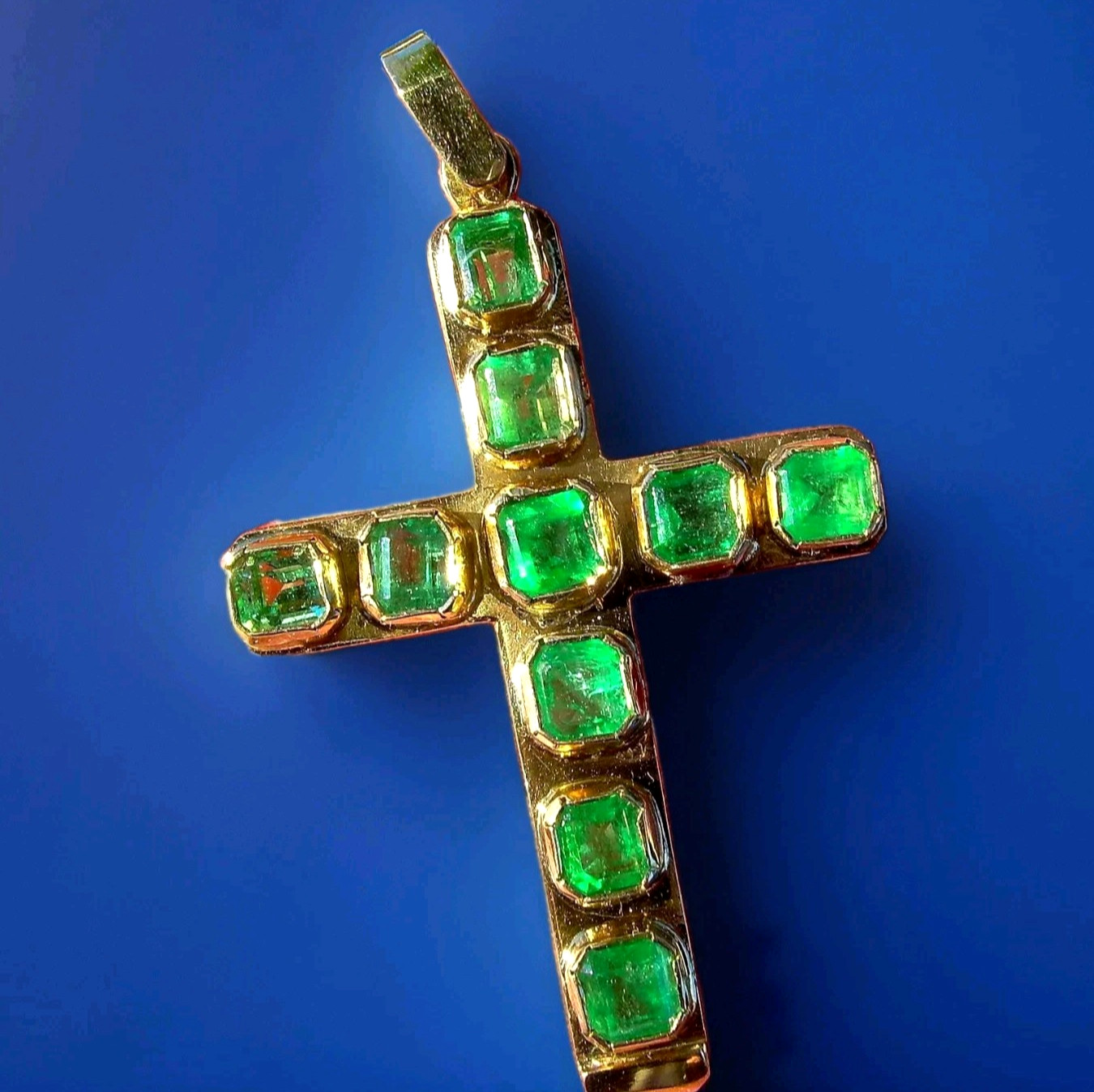 Original EARTH MINED EMERALD Deco Cross Pendant Elegant SOLID 18K GOLD Medallion