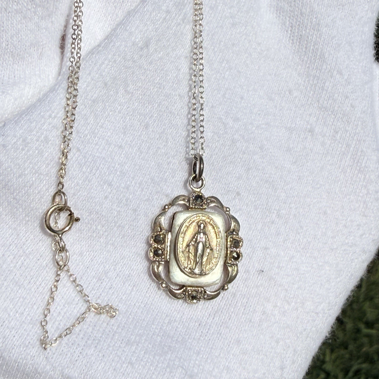 Vintage THEDA Sterling Silver Virgin Mary Miraculous Medal Pendant Necklace