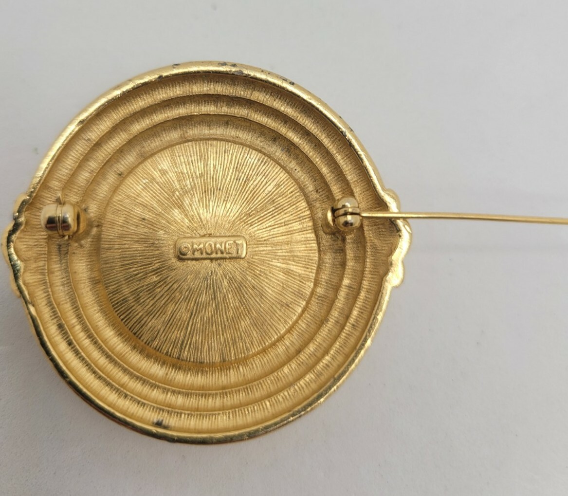 Monet Faux Pearl Goldtone Round Brooch Pin Classic Signed Vintage 1950s