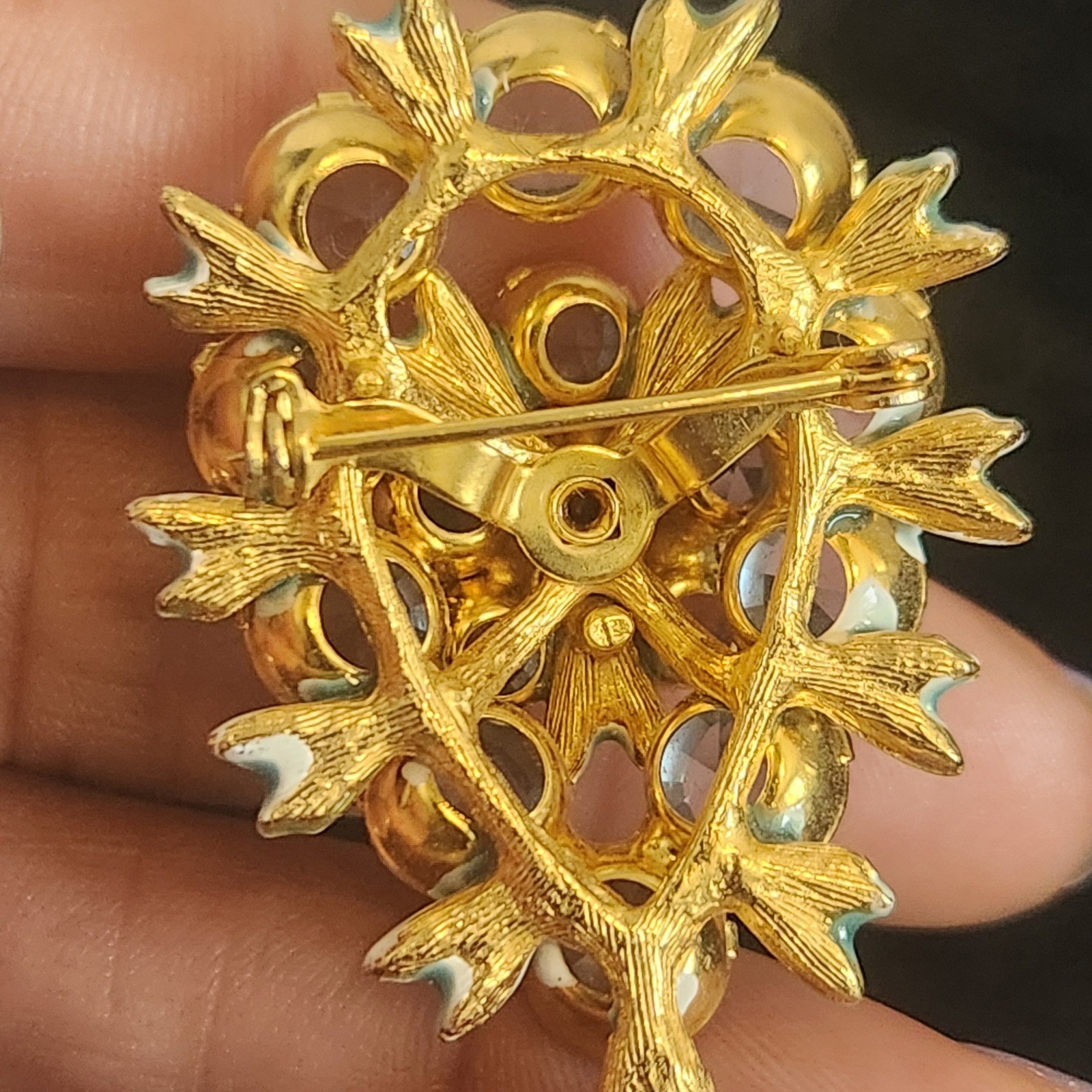 Vintage Light Blue Rhinestone Floral Cluster brooch Gold Tone Enamel Leaf Detail