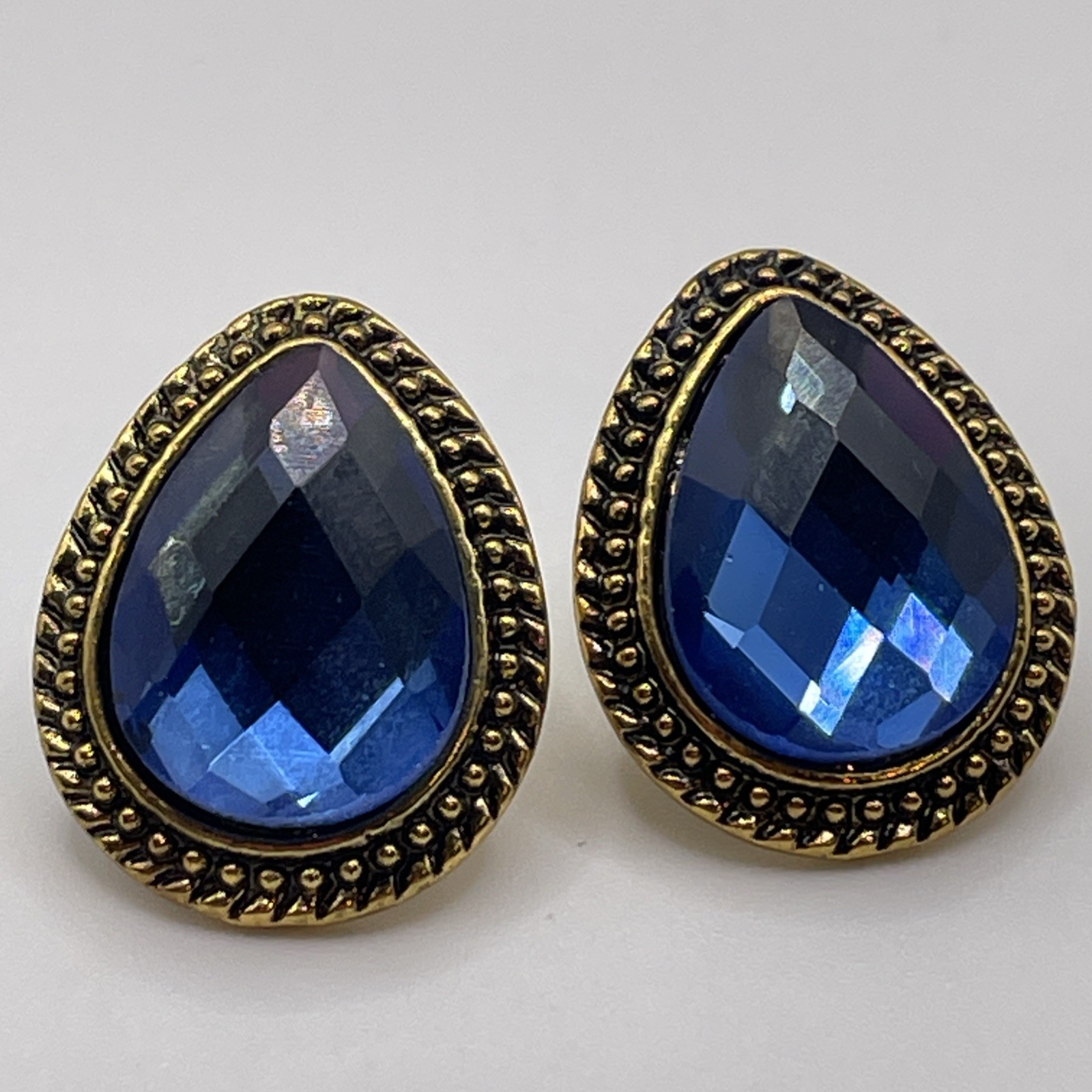 Earrings Vintage Blue Tear Drop Glass Gem Metal Gold Tone Pierced Stud Jewelry