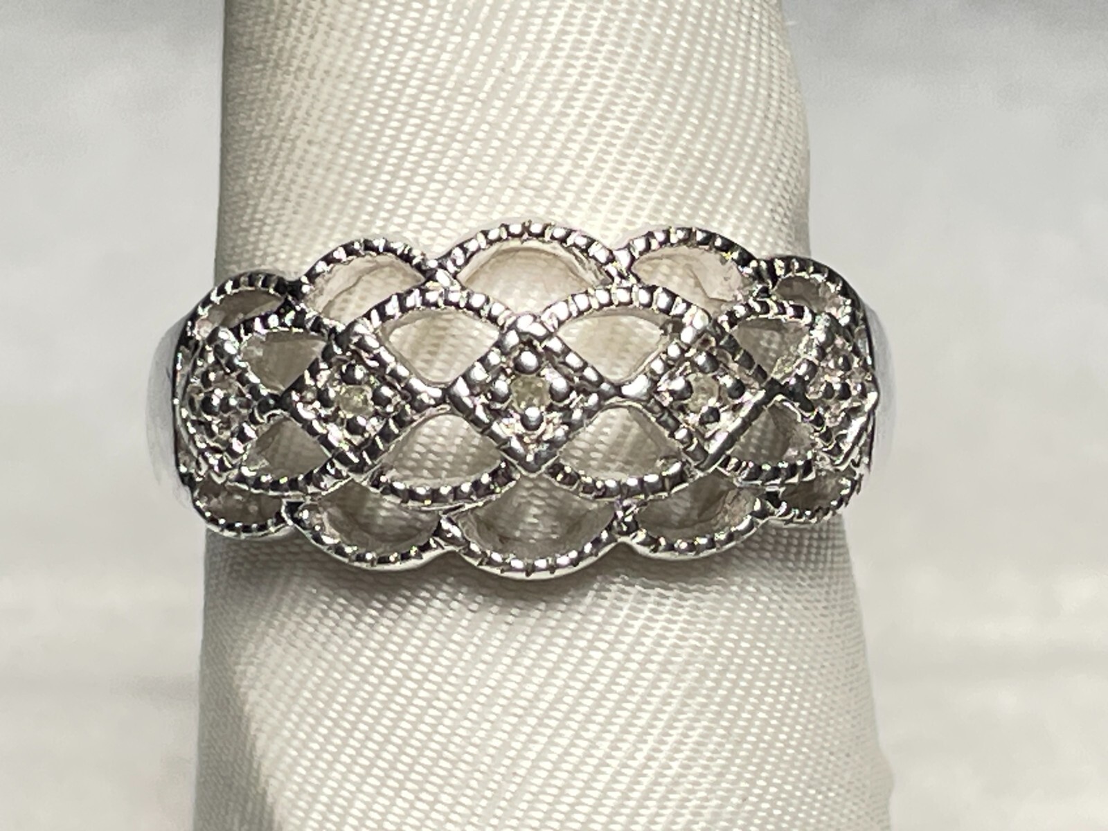 Vintage Sterling Silver 925 Ring filagree Design 3 Dimond Chips Size 8.75) 3.4G.