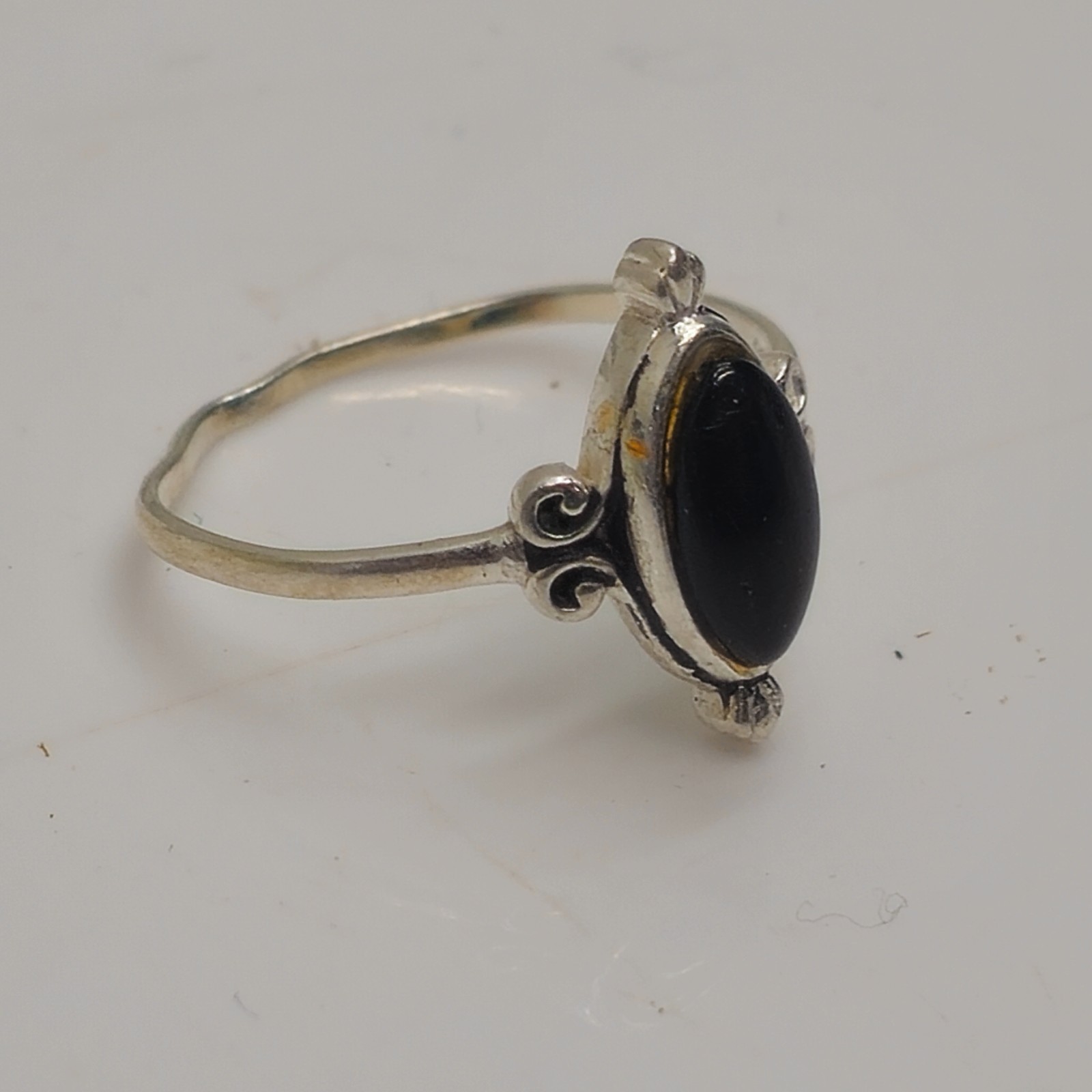 Sterling Silver 925 Black Oval Cabochon Ring Size 6 1.52g Vintage Style
