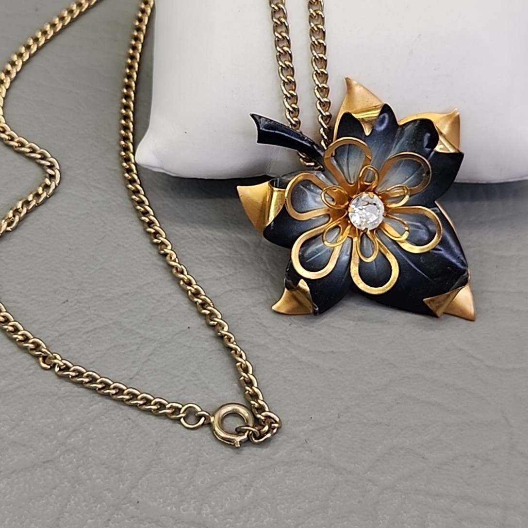 Vintage Leaf Necklace Layered Enamel Rhinestone Gold Tone 23.5″