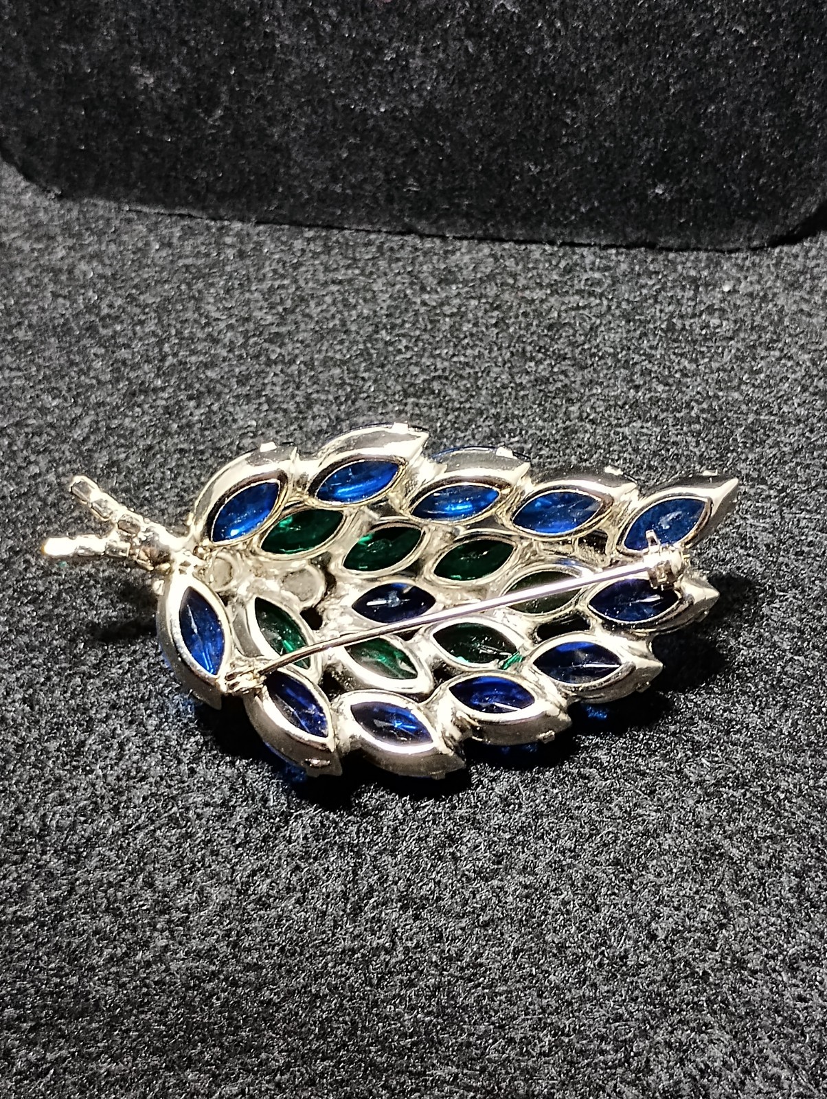 Vintage Emerald Green and Blue Leaf Style Brooch Silver Tone