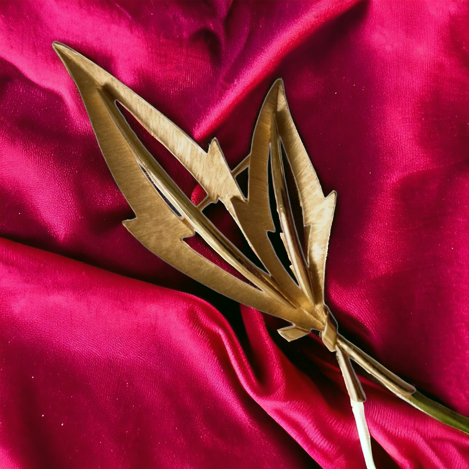 Crown Trifari Gold Tone Modernist Leaf Brooch Pin Brushed Gold Tone Finish MCM