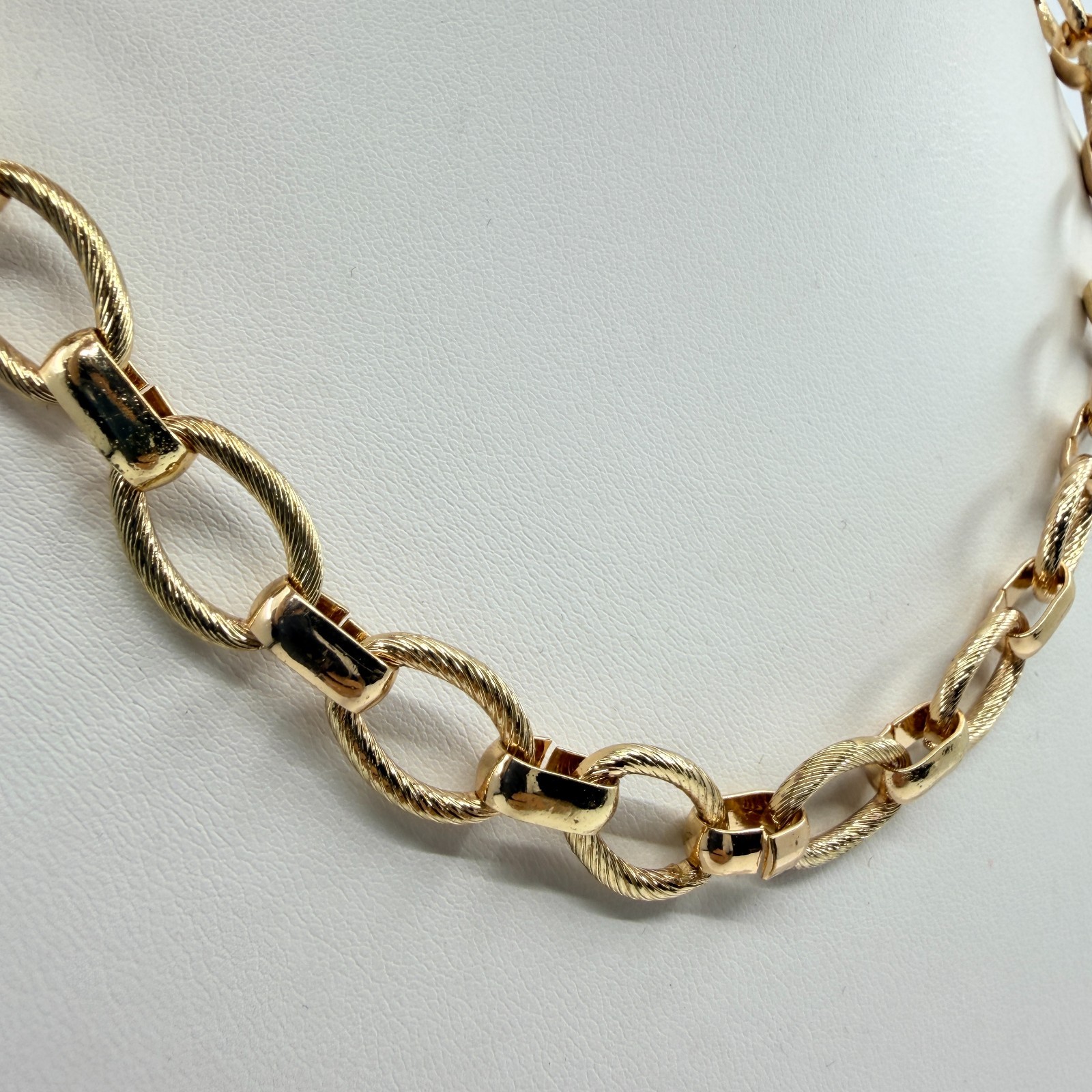 Vintage Gold Tone Textured Oval Link Collar Necklace Retro Adjustable Extender
