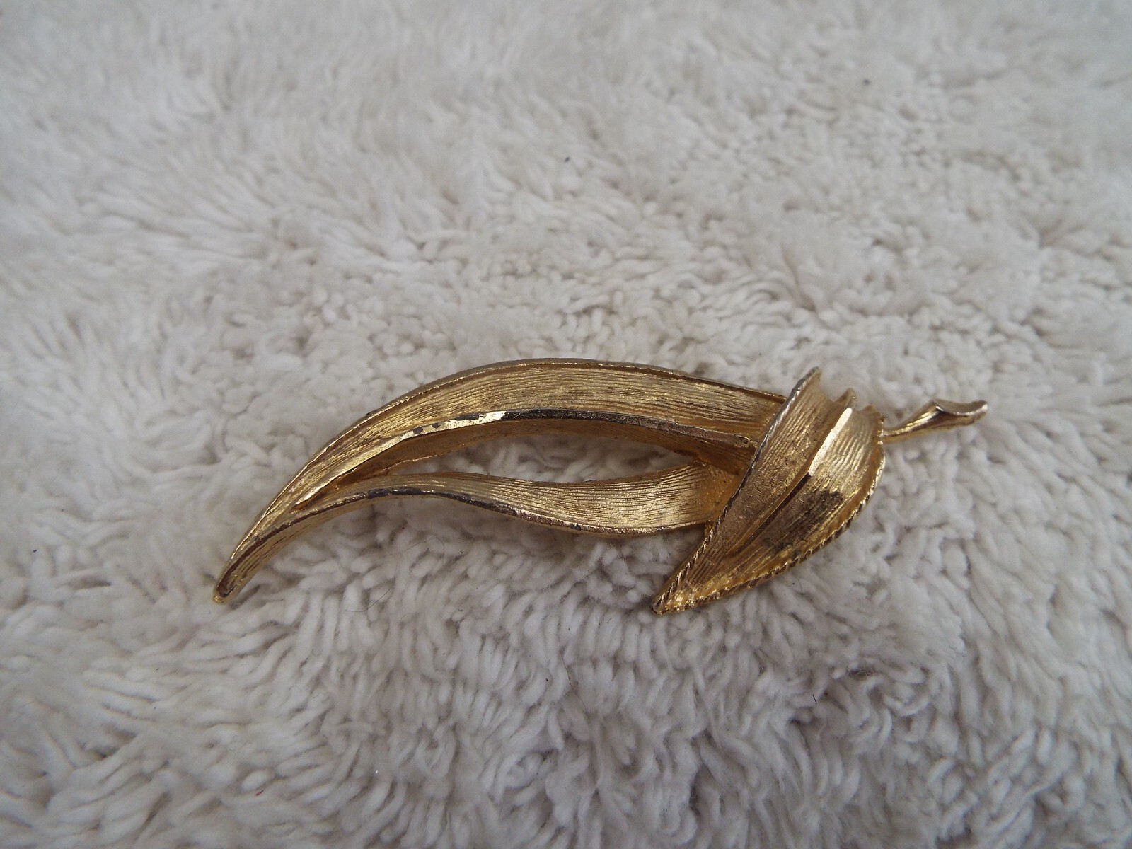 Goldtone Leaf Pin (A53)