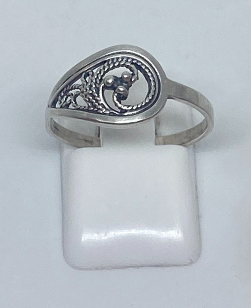 Vintage rings made of 925 silver, Size 7.5 . Weight 1.53 g.Jewelry from Ukraine