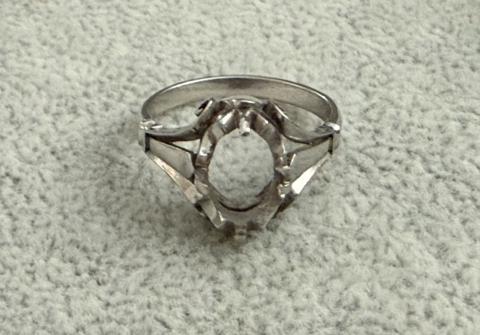 vintage platinum mounting for oval stone ring 7mm X 10mm