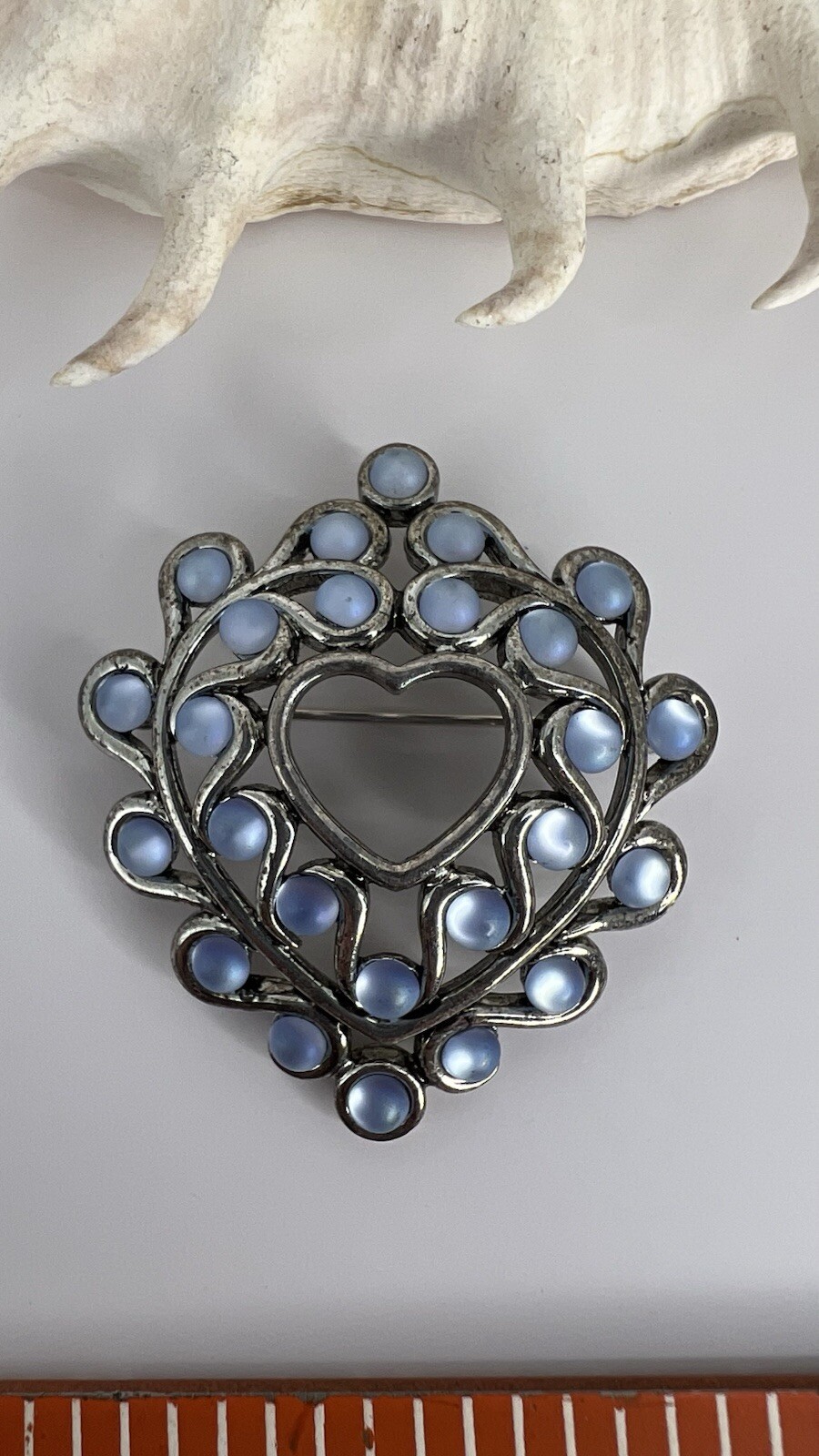 Retro Brooch Pin Heart Shaped Blue Bead Silver Tone Costume Jewelry 🩵