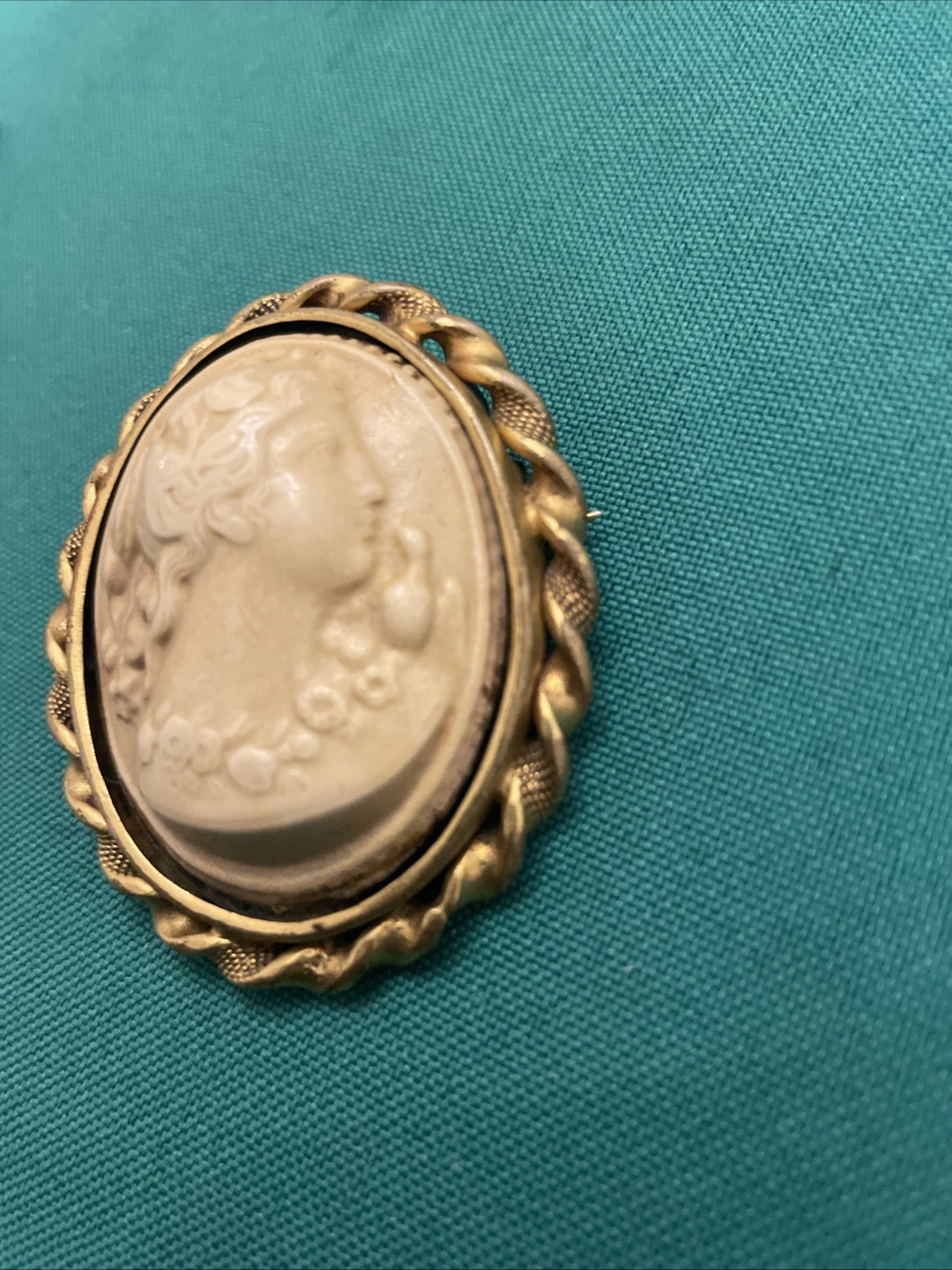 Antique BEAUTIFUL Carved SIDE PORTRAIT Cameo Brooch 2.25” High Relief