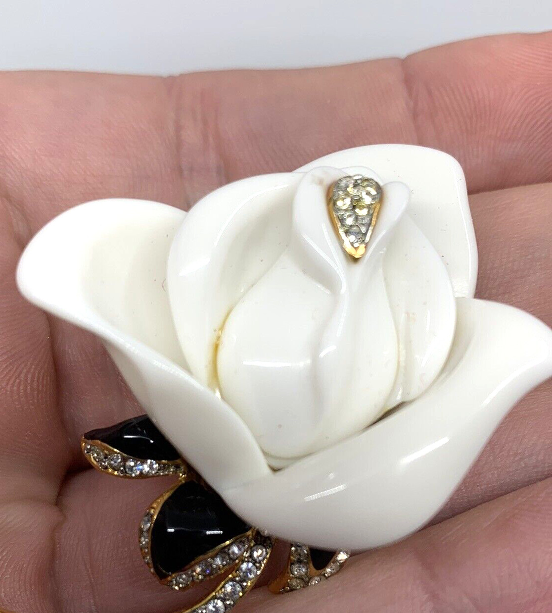 Elegant Vintage Signed Original Kenneth Jay Lane White Rose Brooch With COA