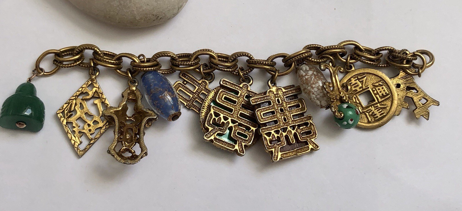 VTG Gold Tone Bracelet W/ Charms, Asian Theme To It.Beautiful And Colourful