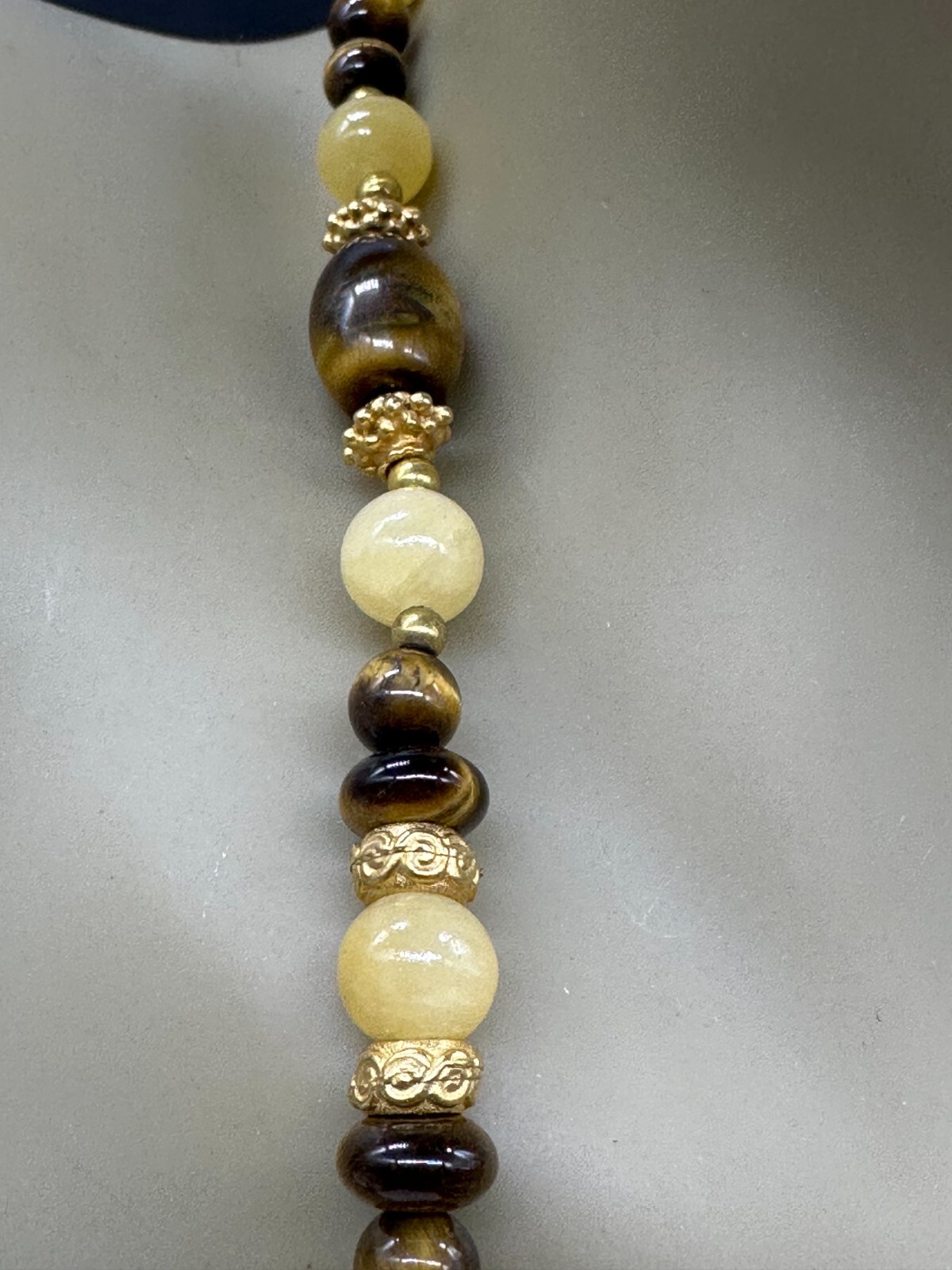 ESTATE TIGER’S EYE STONE YELLOW CARVED JADE BEAD PENDANT NECKLACE 22″ LONG