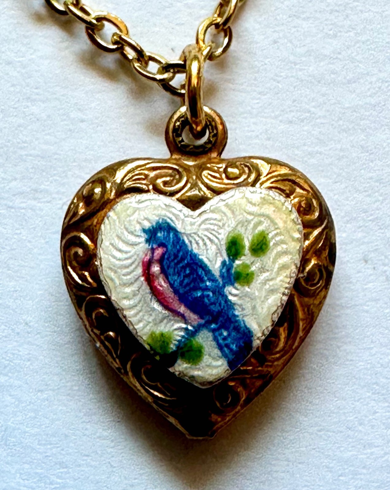 VINTAGE HEART PUFF BRASS W GUILLOCHE BLUE BIRD CHARM 1/2 OF 1″ NECKLACE 18″ GP