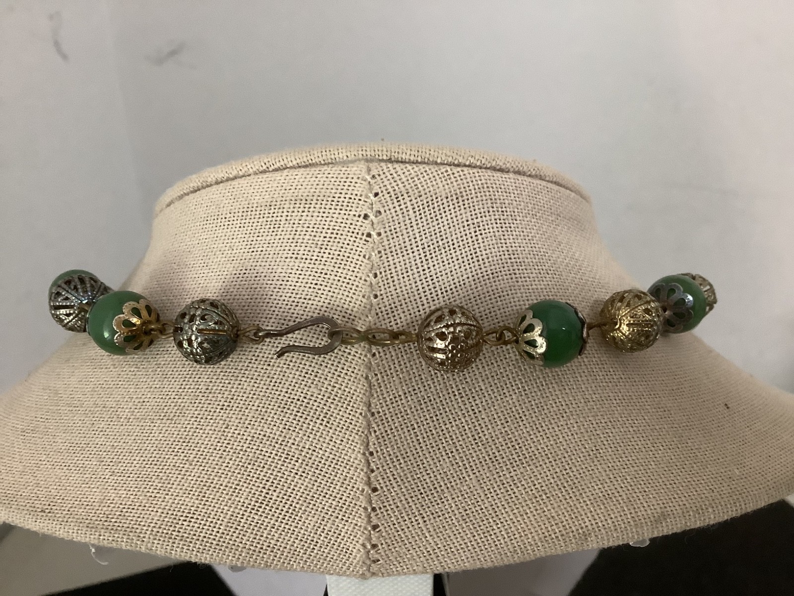Vintage Art Deco vivid green Jade station beaded necklace 18″