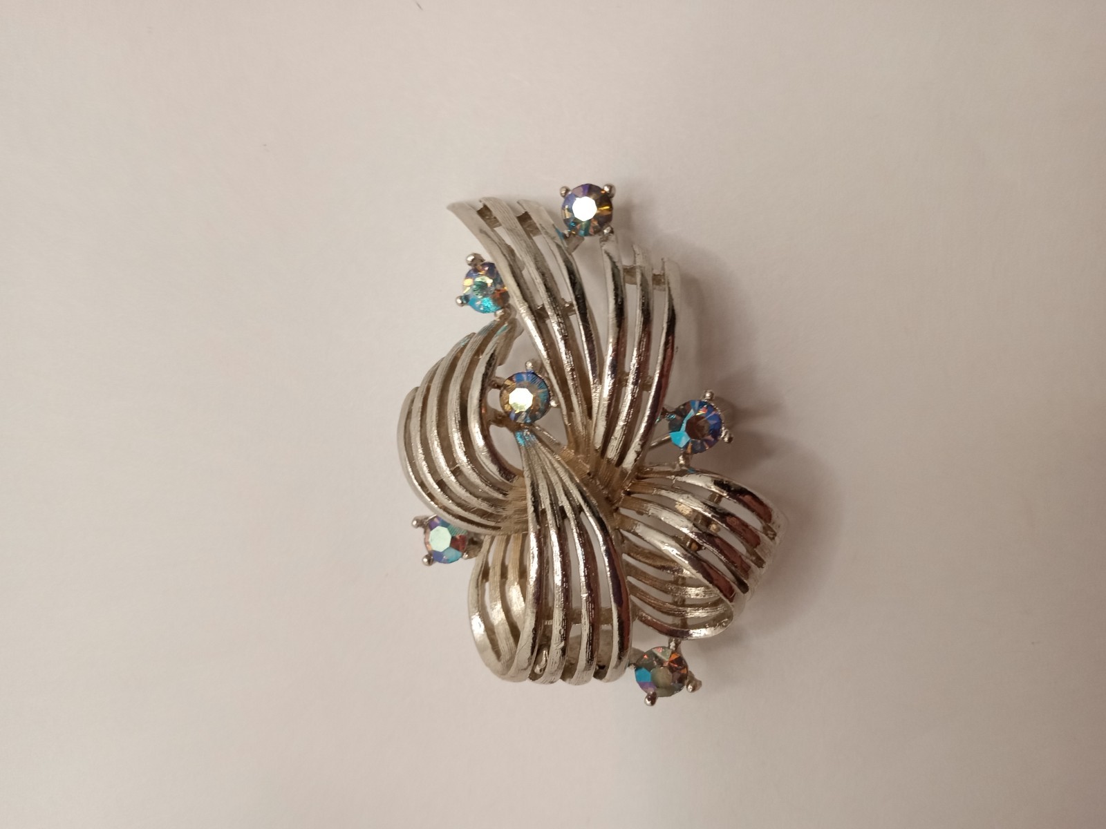 Vintage Signed Lisner Silver Tone Rhinestone Swirl Ribbon Brooch Pin