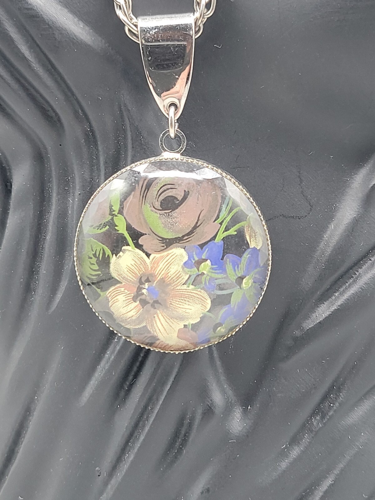 Vintage 1950s Handpainted Floral Pendant Necklace 24″ Silver Tone Chain
