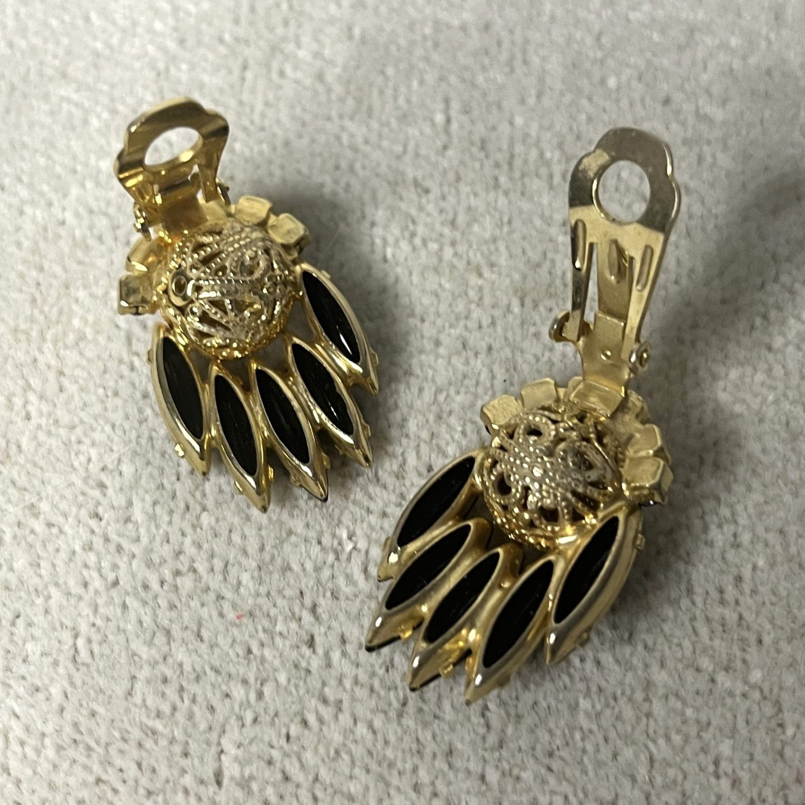Vintage Juliana DeLizza and Elster Jet Black Gold Filigree Ball Navette Clip On
