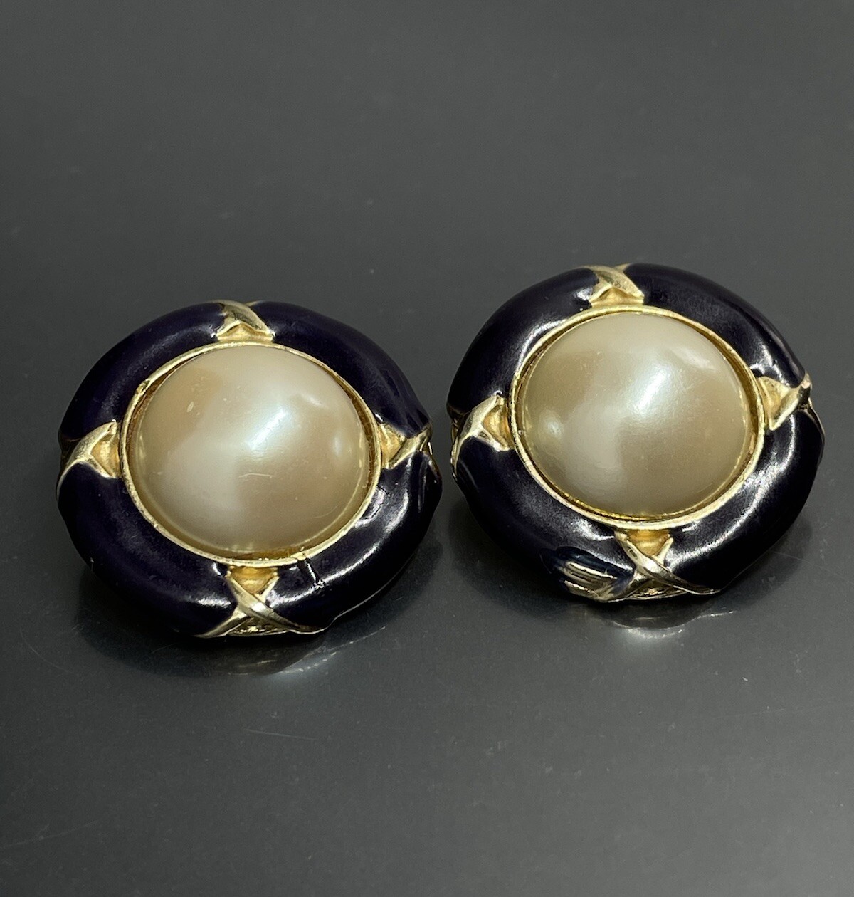 Vtg Gay Boyer Gold Tone Navy Blue Enamel Faux Pearl Large Clip On Earrings