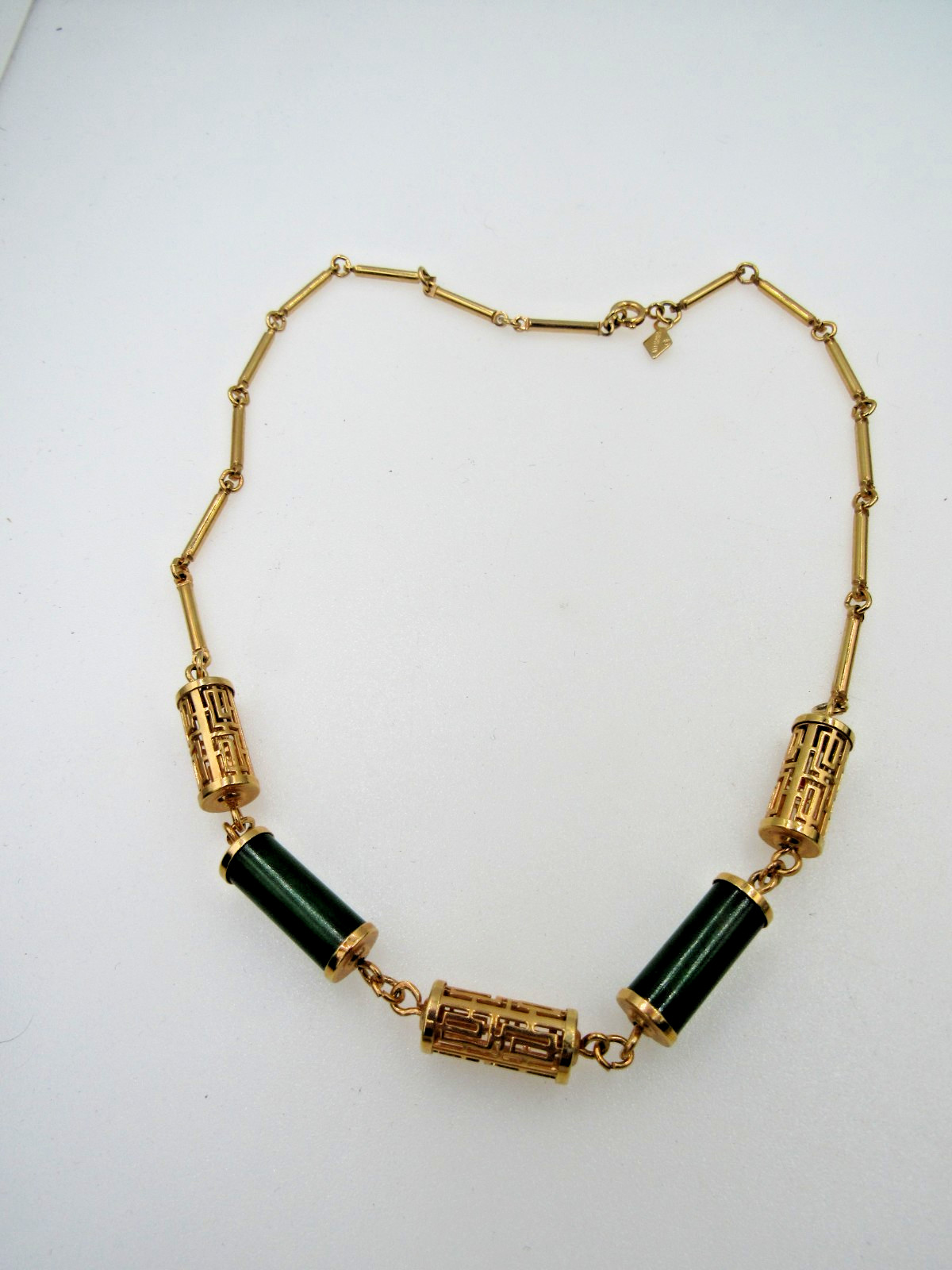 1978 Sarah Coventry Oriental Lanterns Faux Jade Gold Tone Filigree 17″ Necklace