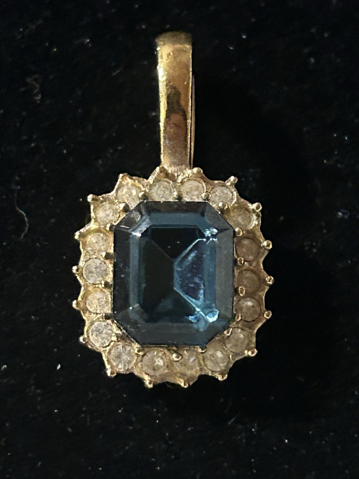 Vintage ROMAN Signed Crystal Rhinestone Pendant Green Emerald Cut Gold Tone VTG